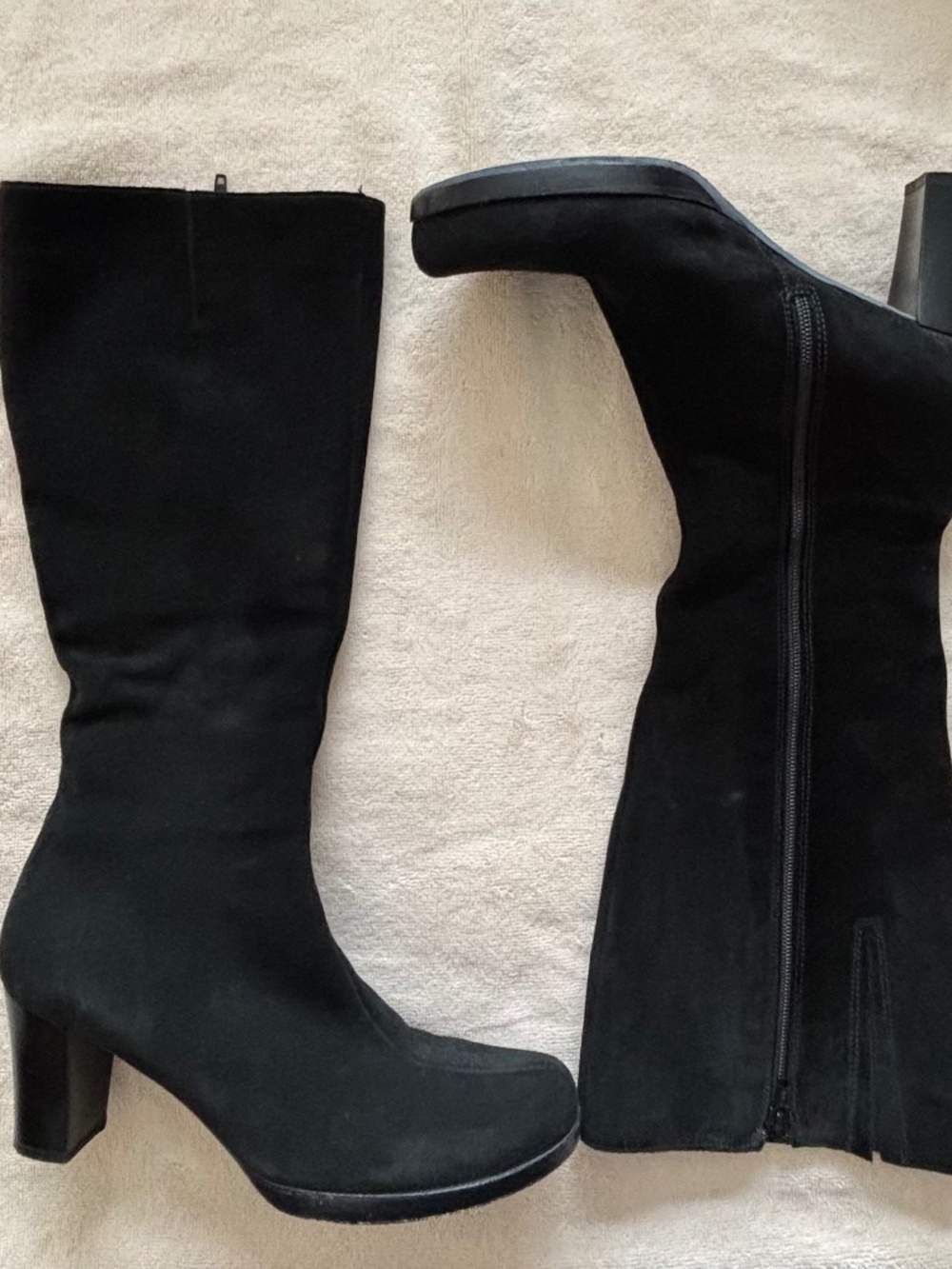 La Canadienne Black Suede Knee High Boots Size 8.5M Like New!